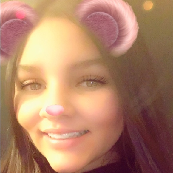 Meet your Posher, Aspen - Picture 3 of 8